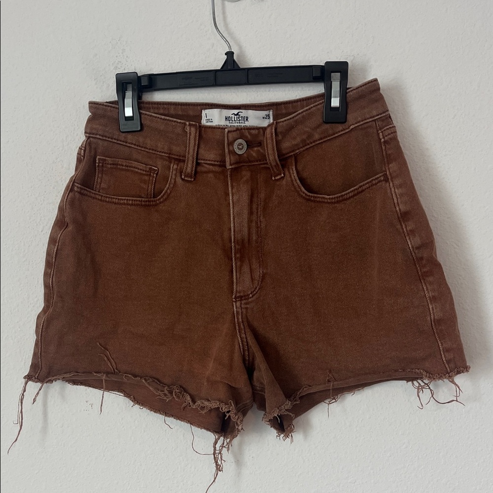 Hollister Brown Curvy High Rise Mom 3” Jean Shorts